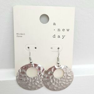 🔥2/$15 A New Day Silver drop Earrings